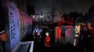 LPG meledak Puluhan rumah tukang bakso TERBAKAR Palmerah Jakarta Barat pada Kamis 24 Maret 2022 JAM 9 malam